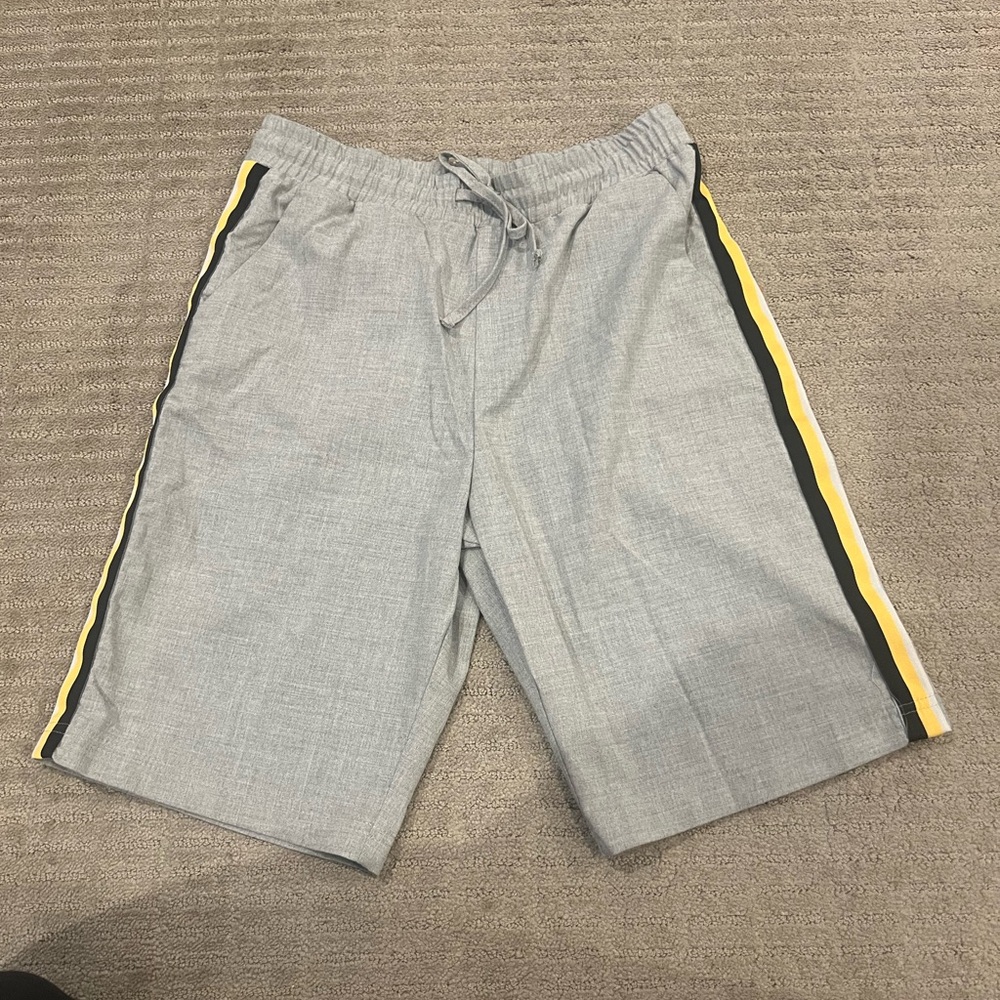 ZARA MENS GREY SHORTS